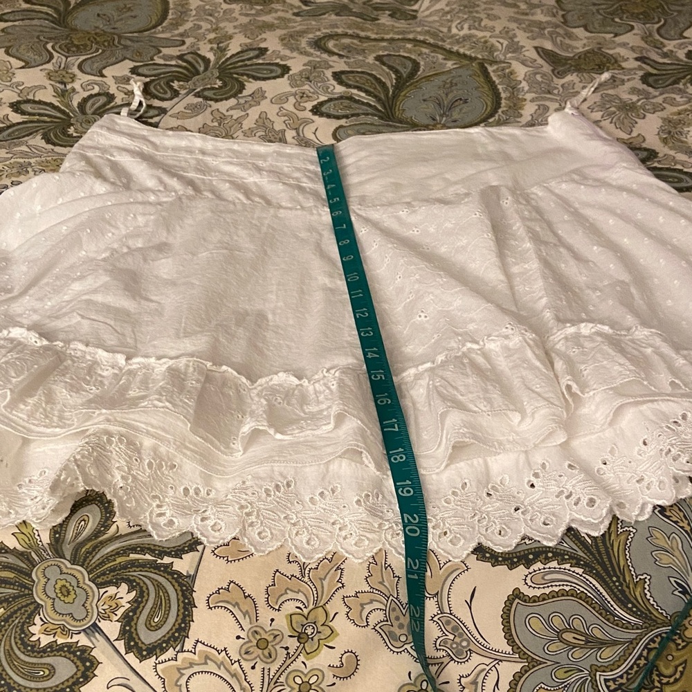 Elegant White Layered Mini Skirt - Picture 10 of 15
